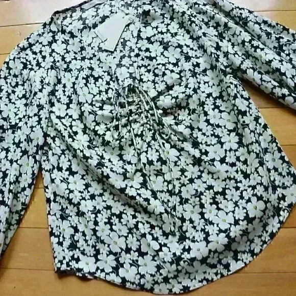 Rebecca Taylor | Black & White Floral Drawstring Paige Fleur V-Neck Top Size 0 - Picture 4 of 12